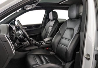Подержанный автомобиль Porsche Cayenne 2021 года (20 фото)