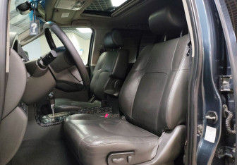 Подержанный автомобиль Nissan Pathfinder 2008 года (10 фото)