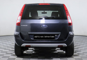 Подержанный автомобиль Ford Fusion 2007 года (6 фото)