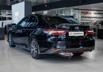 Подержанный автомобиль Toyota Camry Sedan 2021 года (6 фото)
