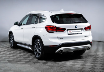 Подержанный автомобиль BMW X1 2021 года (7 фото)