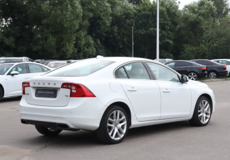 Подержанный автомобиль Volvo S60 2017 года (5 фото)