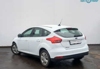 Подержанный автомобиль Ford Focus Hatchback 2017 года (7 фото)