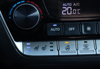 Подержанный автомобиль Hyundai Sonata 2017 года (18 фото)