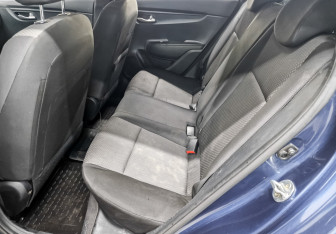 Подержанный автомобиль Kia Rio Hatchback 2021 года (12 фото)