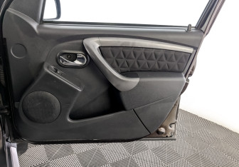 Подержанный автомобиль Renault Duster 2017 года (24 фото)