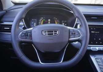 Подержанный автомобиль Geely Atlas Pro 2021 года (14 фото)