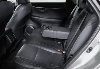 Подержанный автомобиль Lexus NX 2015 года (10 фото)