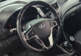 Подержанный автомобиль Hyundai Solaris Sedan 2014 года (12 фото)