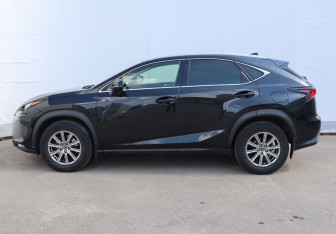 Подержанный автомобиль Lexus NX 2020 года (8 фото)