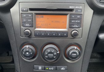 Подержанный автомобиль Kia Carens 2011 года (14 фото)