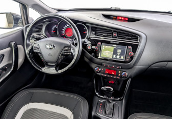 Подержанный автомобиль Kia Ceed Hatchback 2018 года (29 фото)