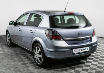 Подержанный автомобиль Opel Astra Hatchback 2010 года (7 фото)