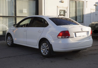 Подержанный автомобиль Volkswagen Polo Sedan 2013 года (7 фото)
