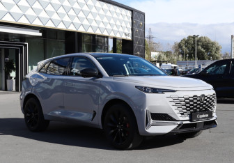 Подержанный автомобиль Changan UNI-K 2023 года (3 фото)