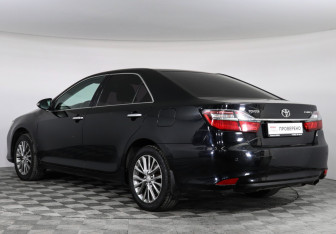 Подержанный автомобиль Toyota Camry Sedan 2016 года (6 фото)