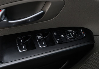 Подержанный автомобиль Kia Carnival 2018 года (16 фото)