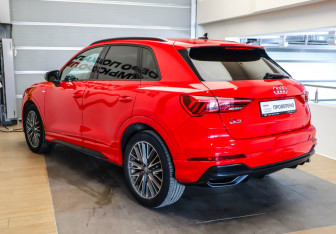 Подержанный автомобиль Audi Q3 2019 года (6 фото)