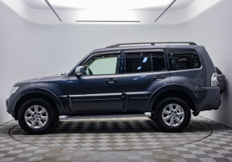 Подержанный автомобиль Mitsubishi Pajero 2013 года (2 фото)