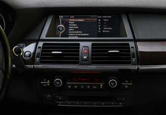 Подержанный автомобиль BMW X5 2013 года (10 фото)