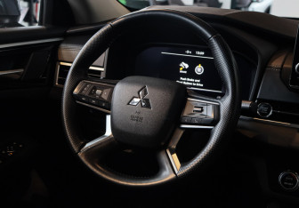 Подержанный автомобиль Mitsubishi Outlander 2022 года (22 фото)