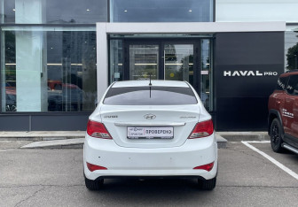 Подержанный автомобиль Hyundai Solaris Sedan 2015 года (6 фото)
