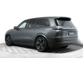 Подержанный автомобиль LiXiang L9 2024 года (7 фото)