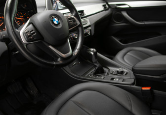 Подержанный автомобиль BMW X1 2015 года (7 фото)