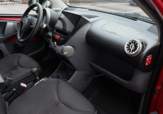 Подержанный автомобиль Citroen C1 2010 года (8 фото)