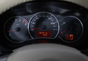 Подержанный автомобиль Renault Koleos 2010 года (12 фото)