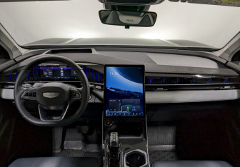 Подержанный автомобиль Geely Atlas 2024 года (23 фото)