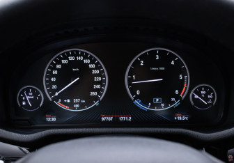 Подержанный автомобиль BMW X4 2017 года (12 фото)