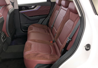 Подержанный автомобиль Hongqi HS5 2022 года (12 фото)