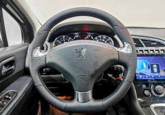 Подержанный автомобиль Peugeot 3008 2012 года (23 фото)