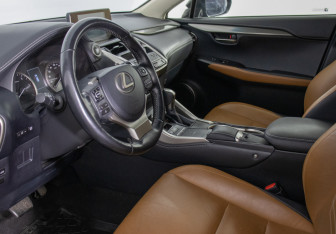 Подержанный автомобиль Lexus NX 2018 года (10 фото)
