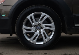 Подержанный автомобиль Volvo XC70 2014 года (18 фото)