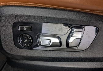 Подержанный автомобиль BMW X7 2021 года (26 фото)