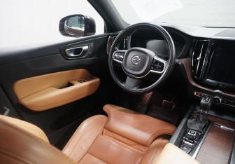 Подержанный автомобиль Volvo XC60 2019 года (13 фото)
