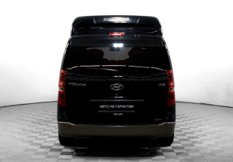 Подержанный автомобиль Hyundai Grand Starex 2011 года (6 фото)