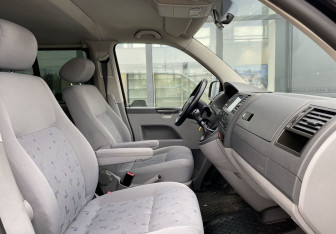 Подержанный автомобиль Volkswagen Caravelle 2009 года (19 фото)