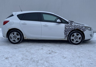 Подержанный автомобиль Opel Astra Hatchback 2011 года (4 фото)