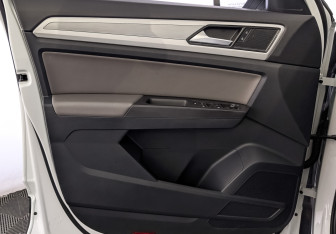 Подержанный автомобиль Volkswagen Teramont 2023 года (19 фото)