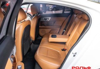 Подержанный автомобиль Jaguar XF Sedan 2014 года (8 фото)