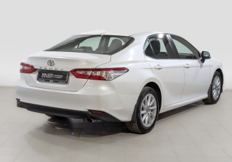 Подержанный автомобиль Toyota Camry Sedan 2021 года (5 фото)