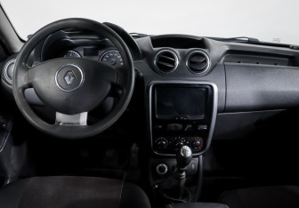 Подержанный автомобиль Renault Duster 2013 года (9 фото)