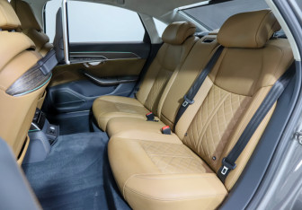 Подержанный автомобиль Audi A8 2019 года (10 фото)