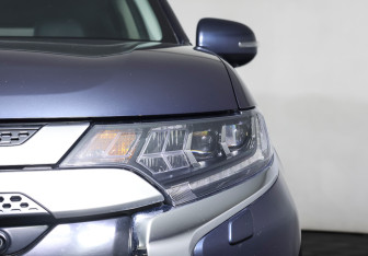 Подержанный автомобиль Mitsubishi Outlander 2019 года (24 фото)
