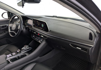 Подержанный автомобиль Hyundai Sonata 2021 года (25 фото)