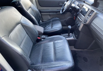 Подержанный автомобиль Nissan X-Trail 2004 года (9 фото)