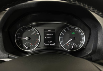 Подержанный автомобиль Skoda Octavia Liftback 2009 года (12 фото)